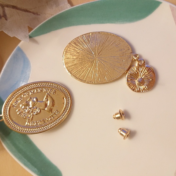 Antique Style//European Coins Queen Droo Earrings - Picture 4 of 4